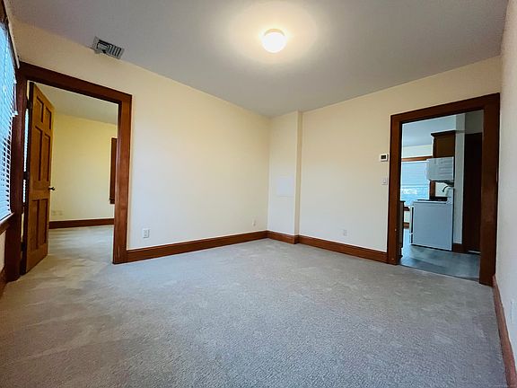 5th image of 18 Grand St