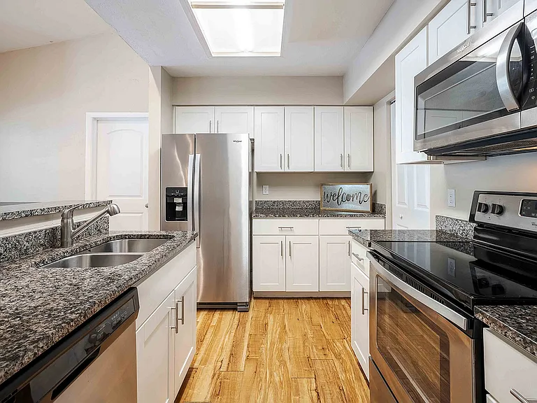Spyglass Apartments — Photo 34