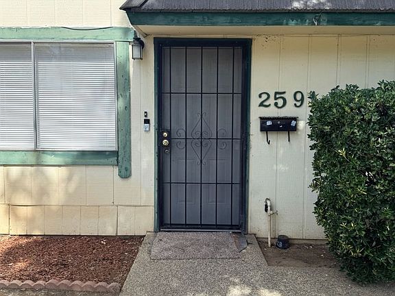 3rd image of 2591-2591 Glen Ave #2597