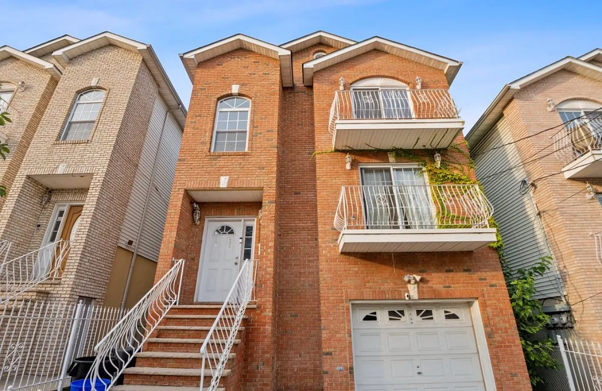 3 bed, 1600 sqft, $2,900 — Photo 1