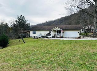 191 Honeysuckle Ln, Evarts, KY 40828