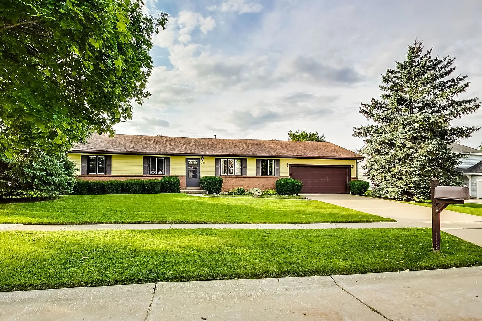 4365 Meadowlark Ct photo 1