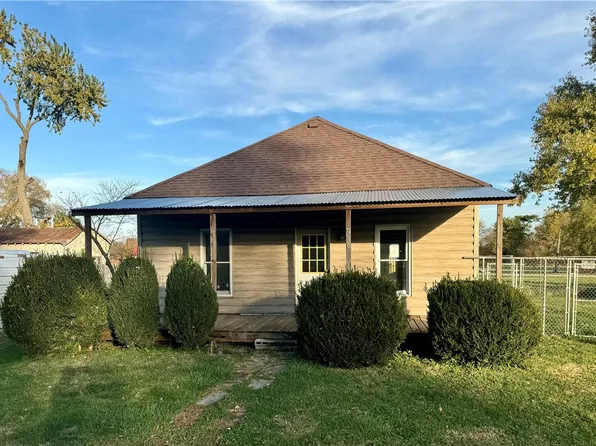 978 N Madison St, Mason, IL 62443