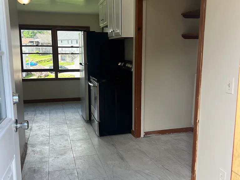 21 Clarke St #B — Photo 3