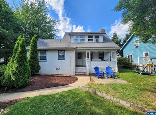 226 Manhattan Ter, Dumont, NJ 07628