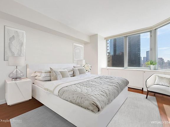 4th image of 500 W 43rd St APT 36A