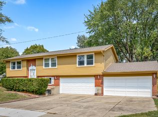 2200 Birch Ln, Rolling Meadows, IL 60008