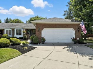 51 Hampton Hill Dr, Williamsville, NY 14221