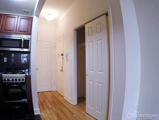 Rented by City Connections Realty | media 20