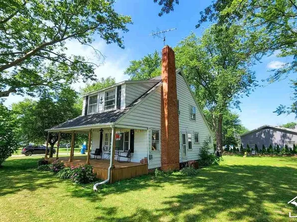 12241 Lakeshore Dr, La Salle, MI 48145