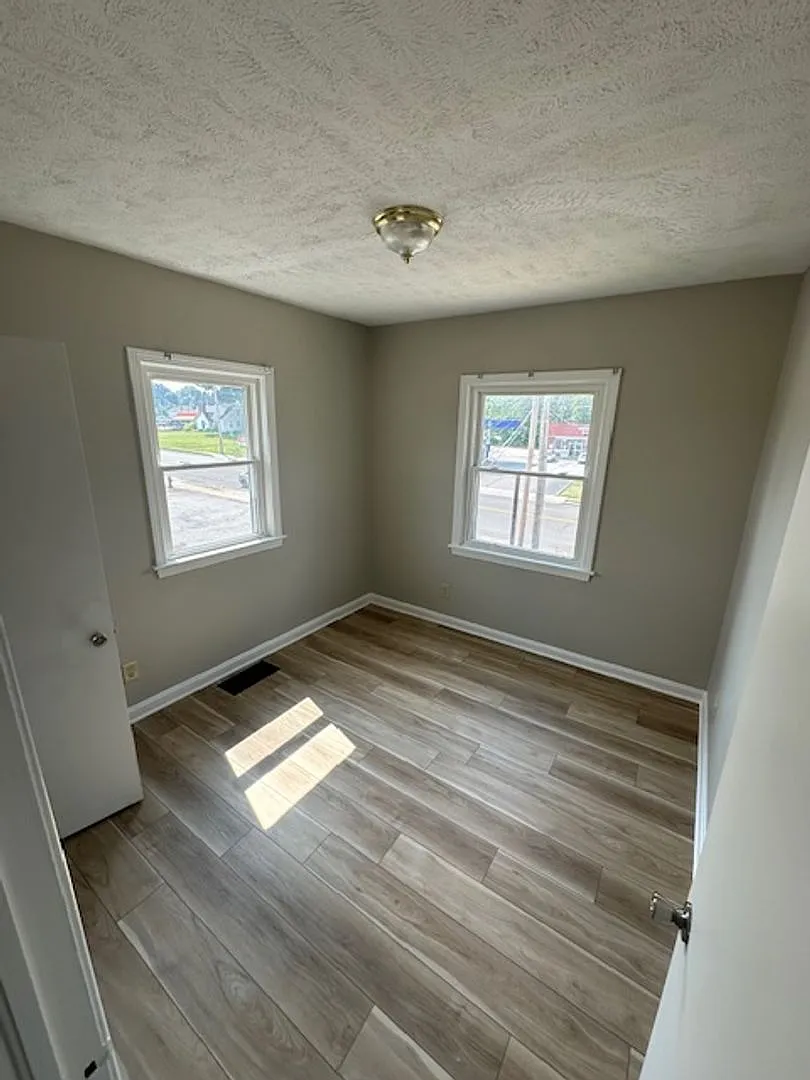 Kent Main — Photo 3