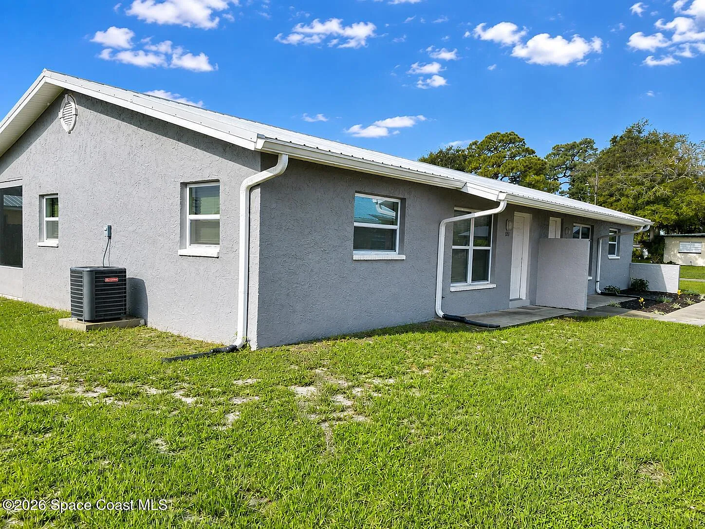 2 bed, 1.5 bath, 810 sqft, $1,600 — Photo 2