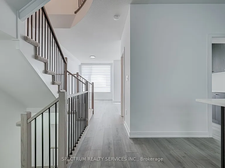 146 Blue Forest Cres — Photo 23