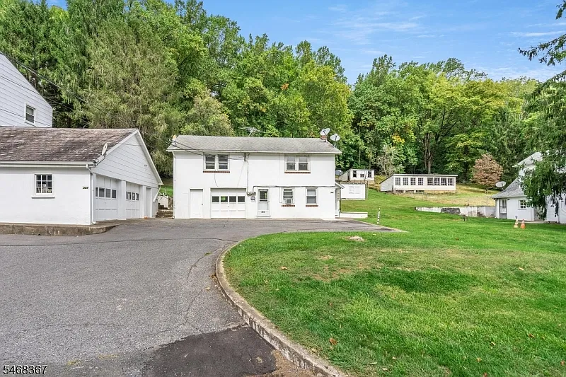 2 bed, 1.0 bath, $1,700 — Photo 3