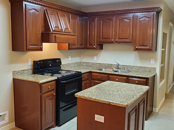 4th image of 1813 Treasure Oaks Dr