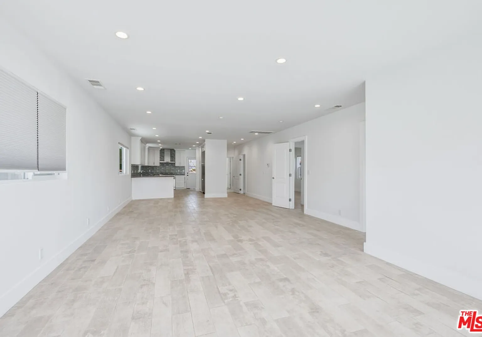 Beautifully updated 4 bed 3 bath with large backyard, private garage, central ac/heat, washer/dry... — Photo 3