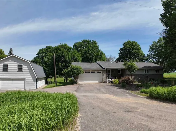 58560 Kirkwood Rd, Mankato, MN 56001