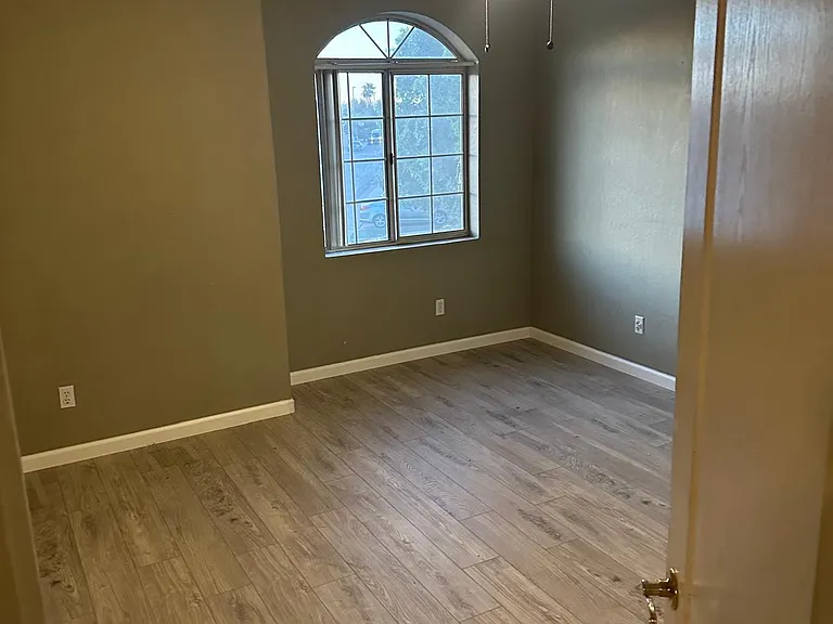 1649 W Commerce Ave — Photo 24