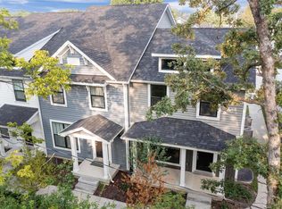 1023 Geyer Grv, Kirkwood, MO 63122