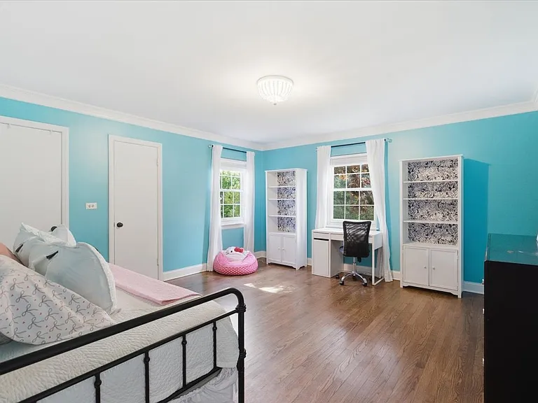 9343 Hamlin Ave — Photo 24