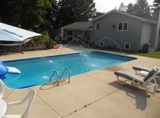 835 Newman Rd S, Racine, WI 53406