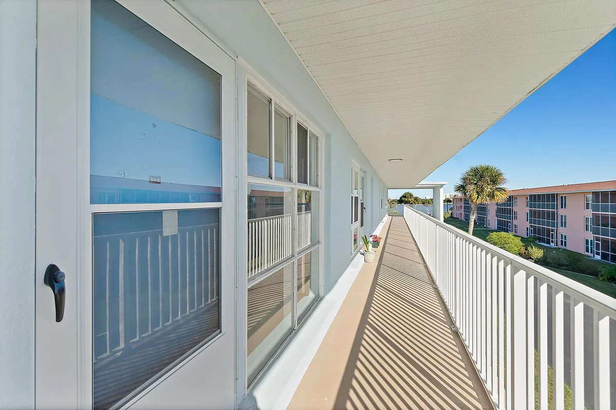 Building Photo - 719 S Beach St #314B