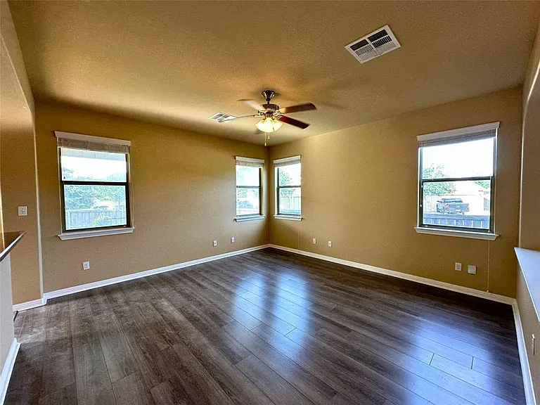 321 Braylen Cv — Photo 9