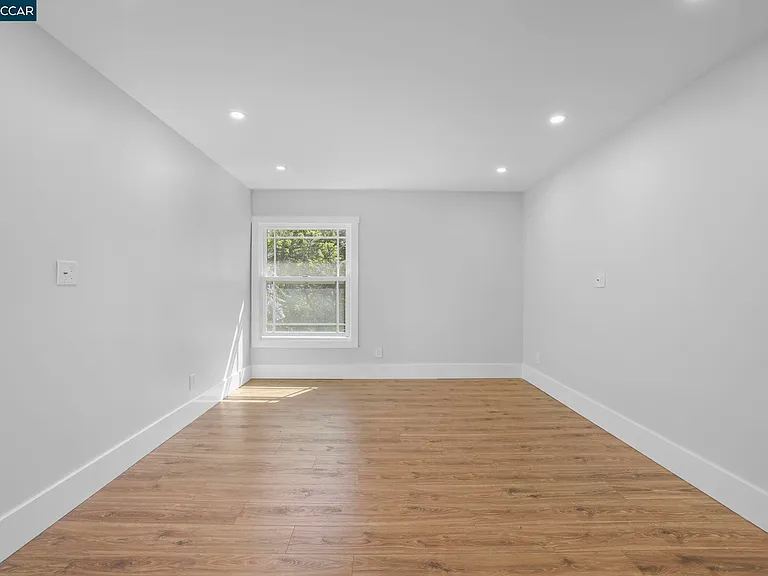 1325 Hopkins St — Photo 13