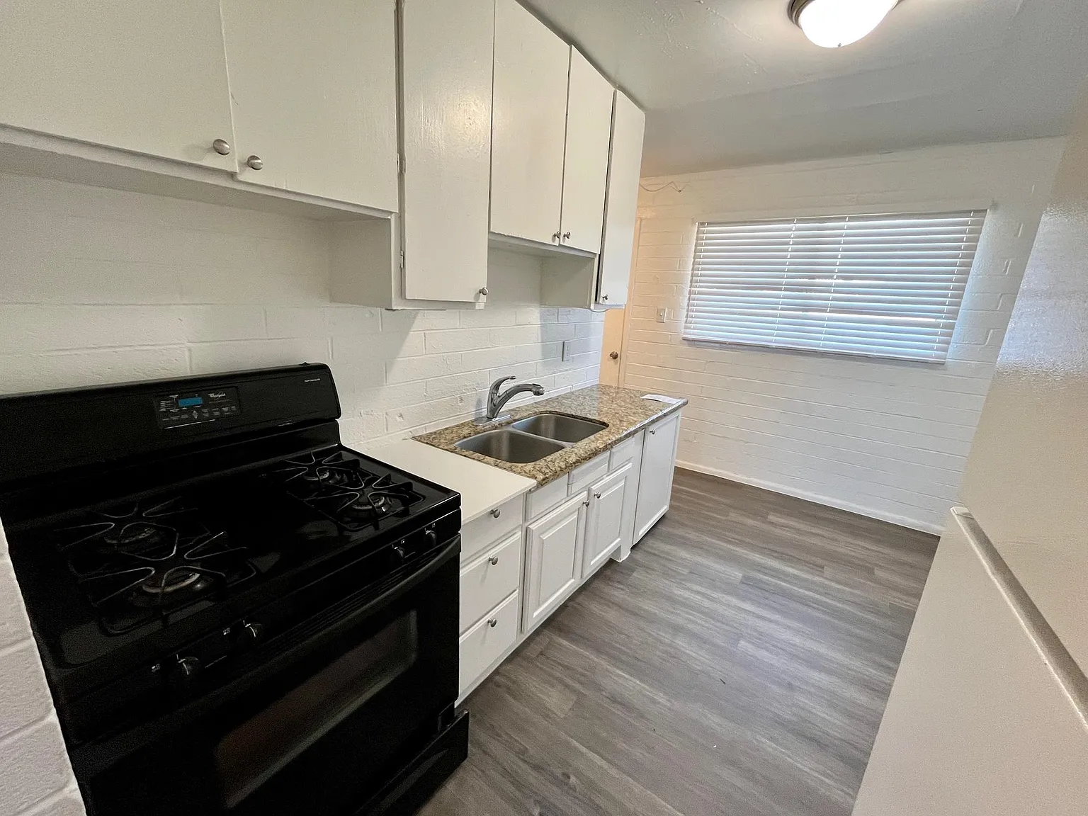 2 bed, 715 sqft, $1,045 — Photo 3