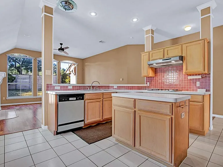 1901 Dapplegrey Ln — Photo 21