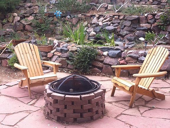 Flagstone patio with fire pit