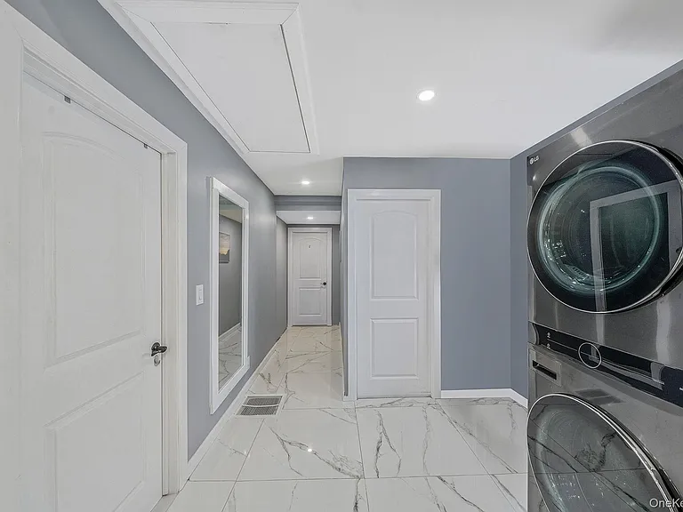 158 Mohawk St — Photo 6