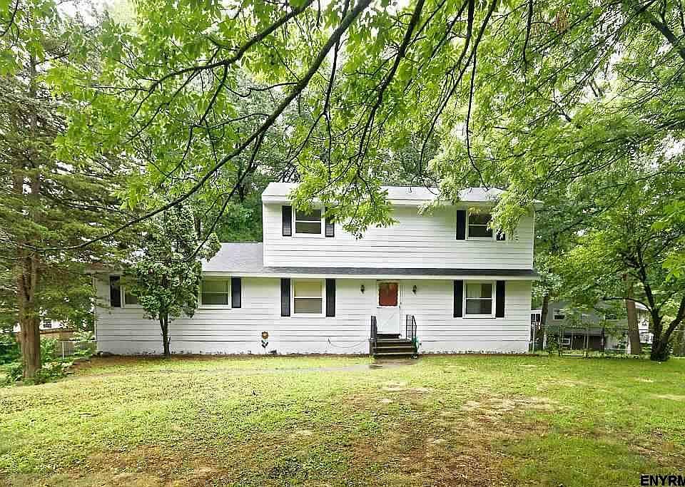 1st image of 1 Leslie Ct