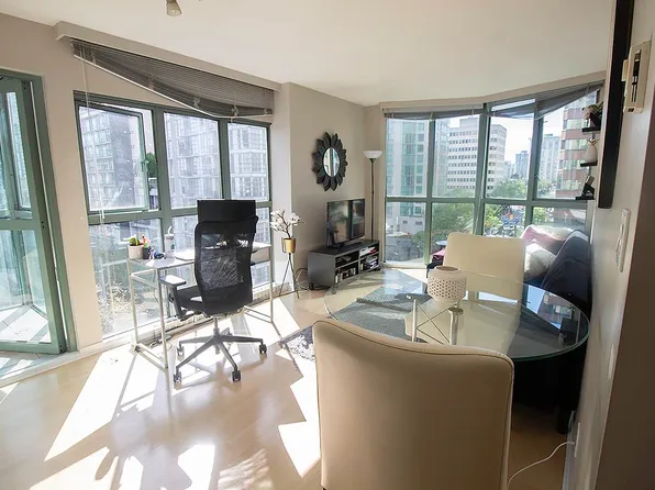 1188 Howe St #802, Vancouver, BC V6Z 2S8