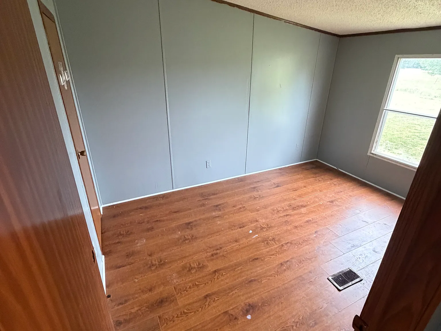 3 bed, 1450 sqft, $1,000 — Photo 2