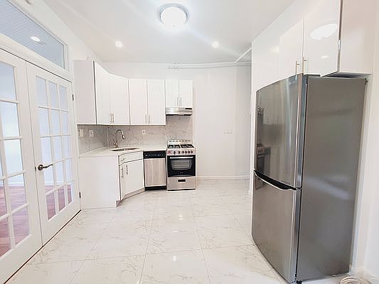5th image of 132 N 1st St APT 6