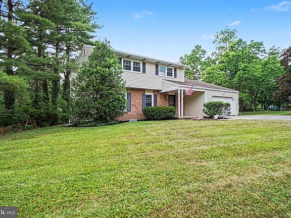 4th image of 3818 Burton Ln