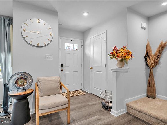 5th image of 131 Rowand Way E