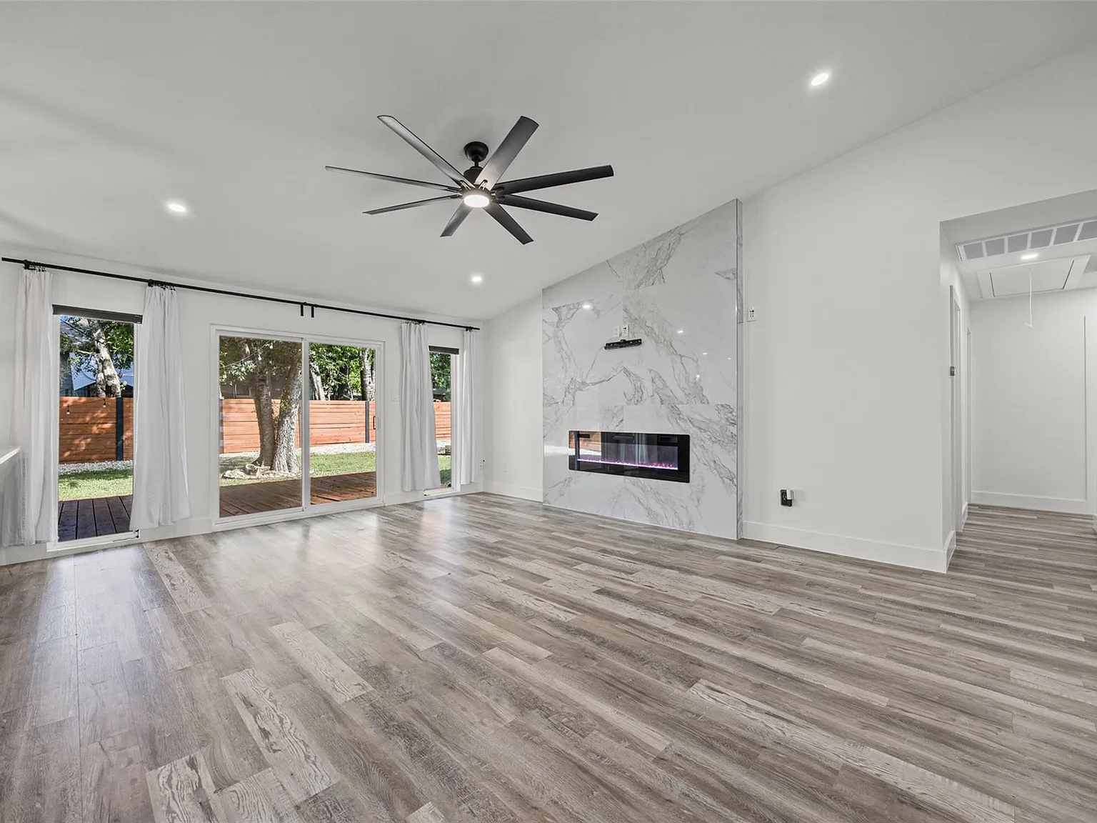 4 bed, 2.5 bath, 1494 sqft, $2,600 — Photo 4