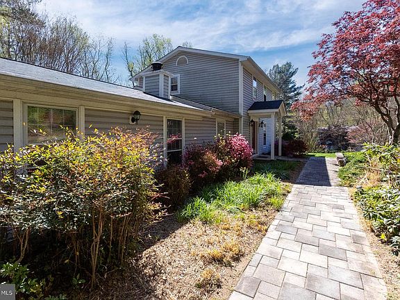 2nd image of 10802 Oldfield Dr