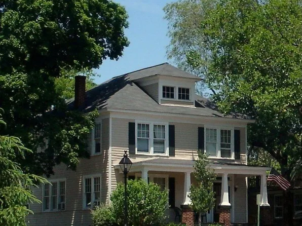 533 George St, Fredericksburg, VA 22401