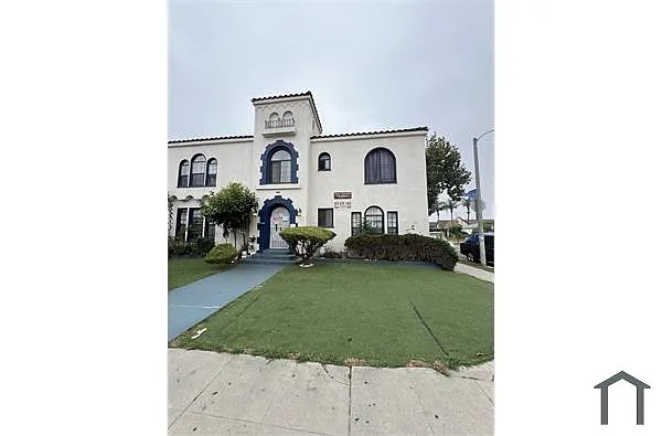 Building Photo - 5350 Verona St #7