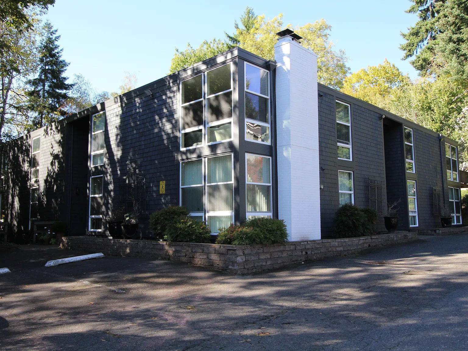 Westbay Apartments — Photo 2