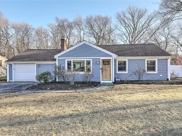 12 Grassy Plain Rd, Barrington, RI 02806