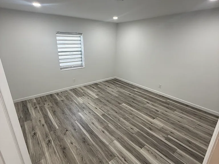 2335 Roosevelt St — Photo 8