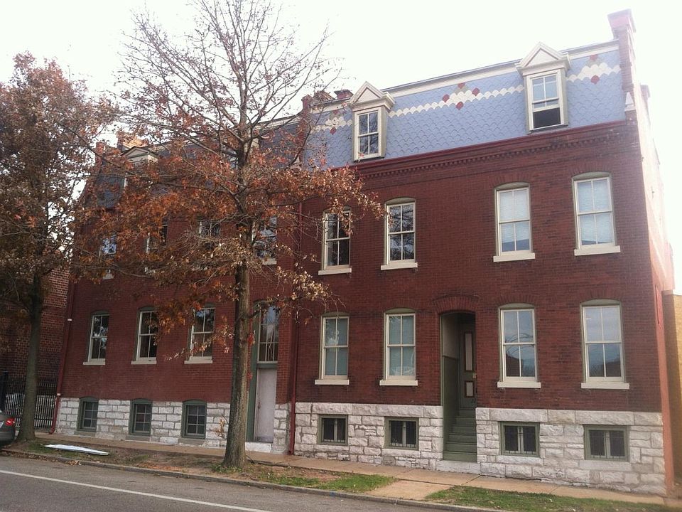 Front on Gravois