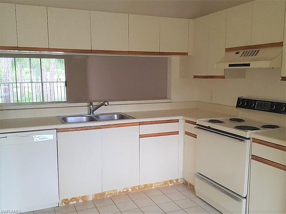 4th image of 5760 Woodmere Lake Cir #H-201