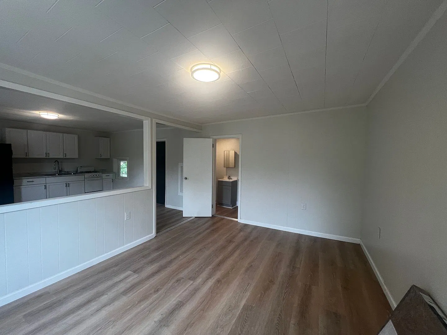 490 Hartford Pike — Photo 4