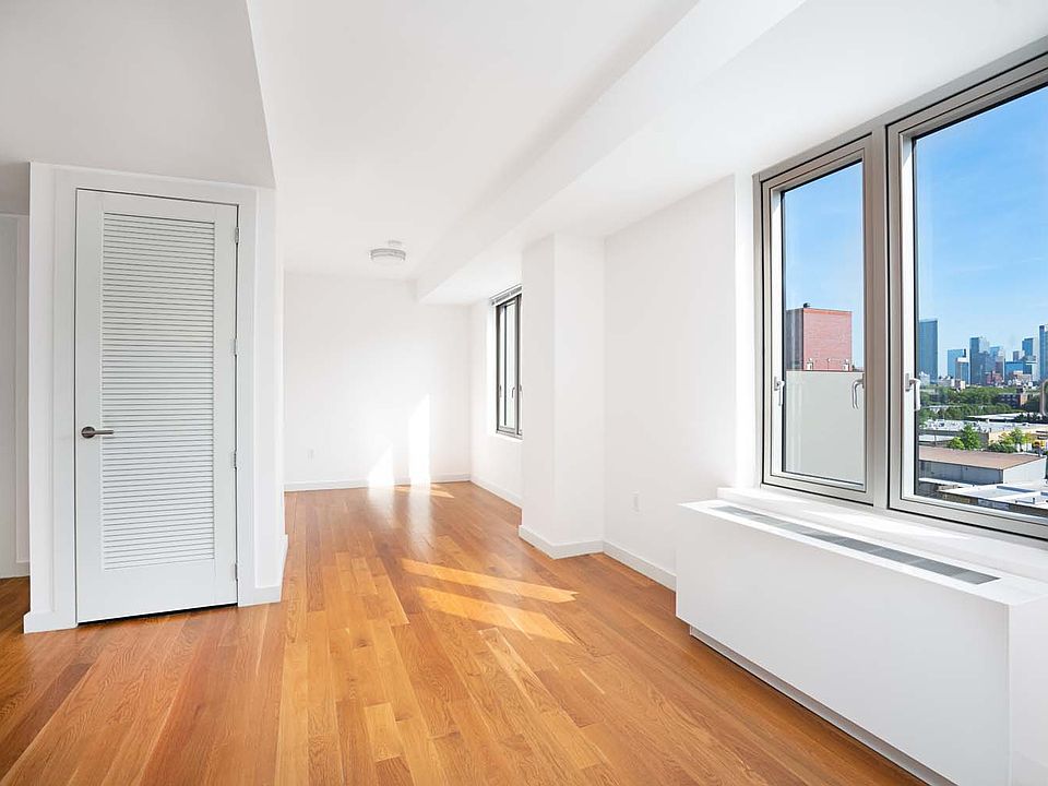 1st image of 3143 Vernon Blvd #705
