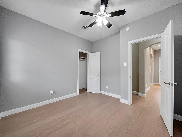 8214 Peekskill Ln — Photo 10